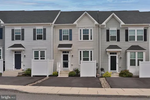 82 HUNTERS DRIVE