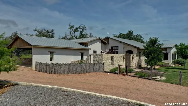 2178 S RANCH ROAD 783 Harper, TX 78631