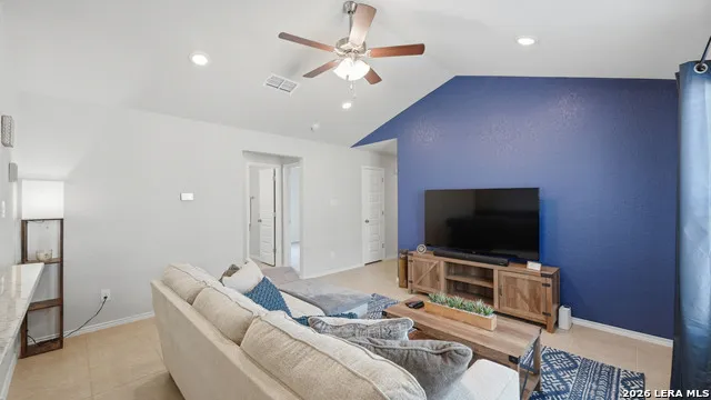 2513 Hiddenbrooke Trace Seguin, TX 78155