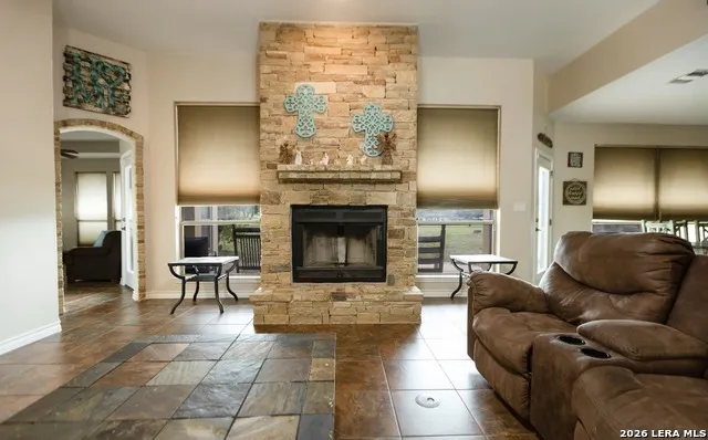 518 Jack Nickolaus Devine, TX 78016