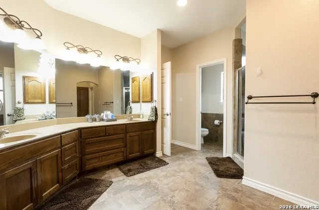 518 Jack Nickolaus Devine, TX 78016