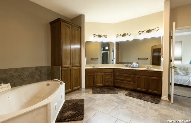 518 Jack Nickolaus Devine, TX 78016