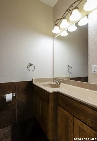 518 Jack Nickolaus Devine, TX 78016