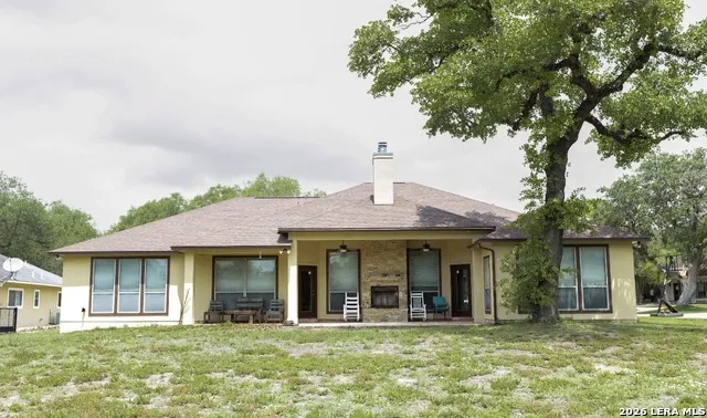 518 Jack Nickolaus Devine, TX 78016