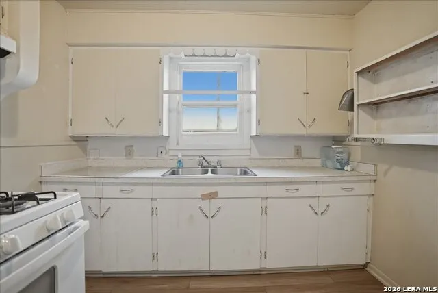 201 S ALTA VISTA ST Beeville, TX 78102
