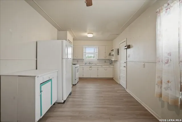 201 S ALTA VISTA ST Beeville, TX 78102