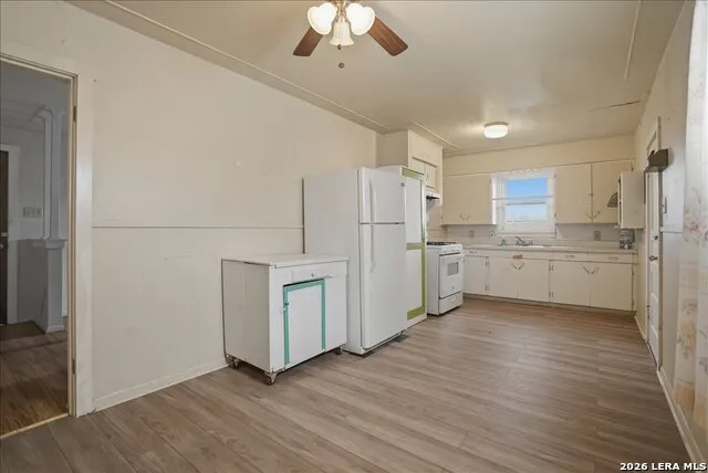 201 S ALTA VISTA ST Beeville, TX 78102