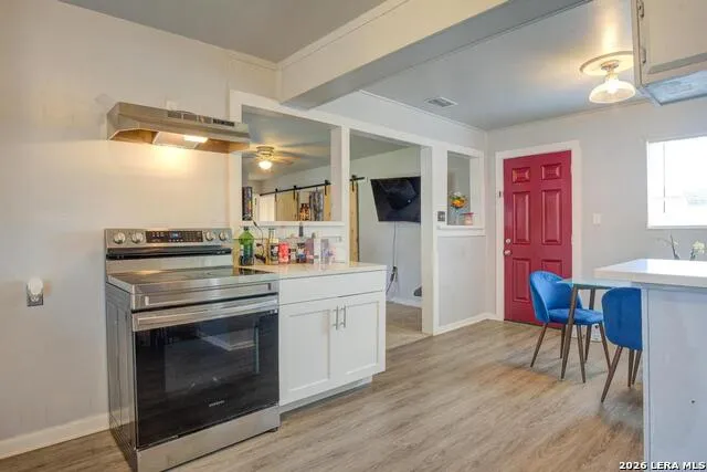 303 LEE DR Devine, TX 78016
