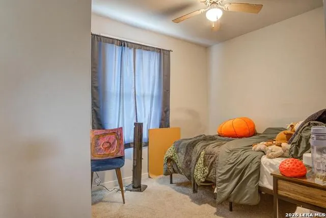 303 LEE DR Devine, TX 78016