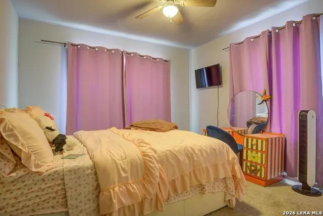 303 LEE DR Devine, TX 78016