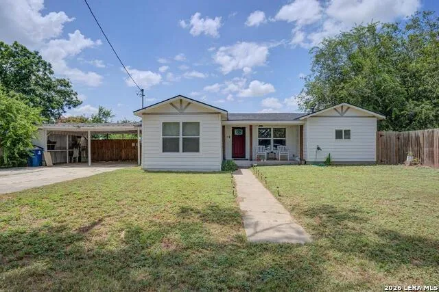 303 LEE DR Devine, TX 78016