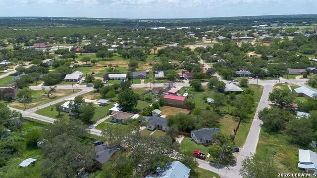 303 LEE DR Devine, TX 78016