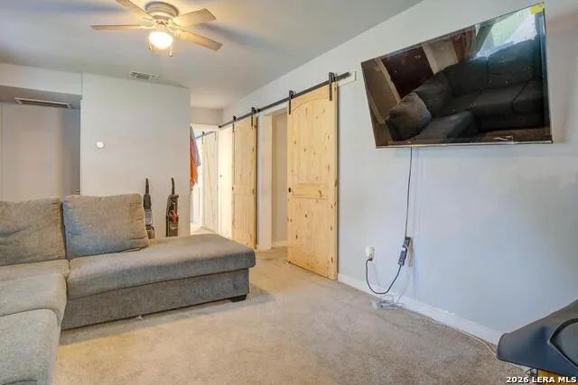 303 LEE DR Devine, TX 78016