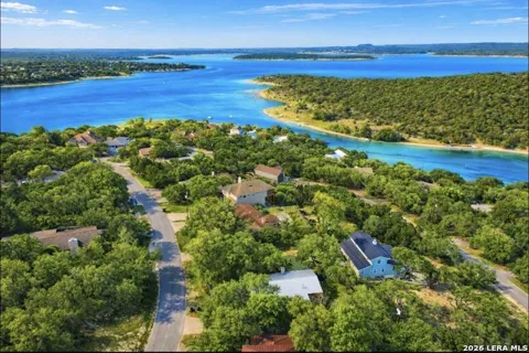 520 Lake Forest