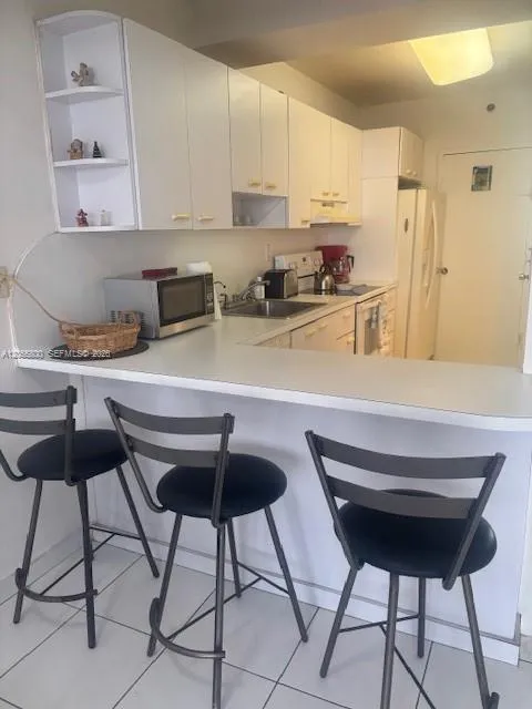 100 Lincoln Rd #1030 Miami Beach, FL 33139