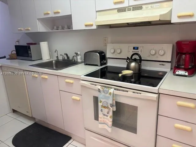 100 Lincoln Rd #1030 Miami Beach, FL 33139