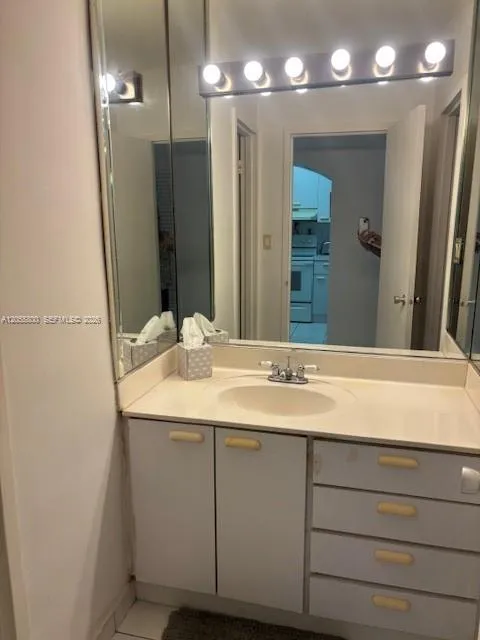 100 Lincoln Rd #1030 Miami Beach, FL 33139