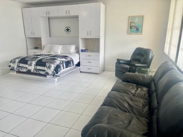 100 Lincoln Rd #1030 Miami Beach, FL 33139