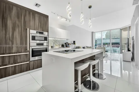 851 NE 1st Ave #806
