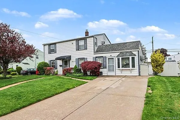 56 Haven Lane Levittown, NY 11756