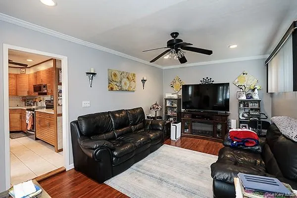 56 Haven Lane Levittown, NY 11756