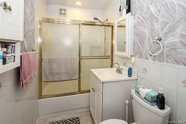 56 Haven Lane Levittown, NY 11756