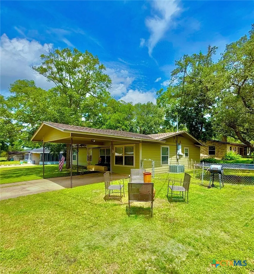 203 W Koether Street Shiner, TX 77984