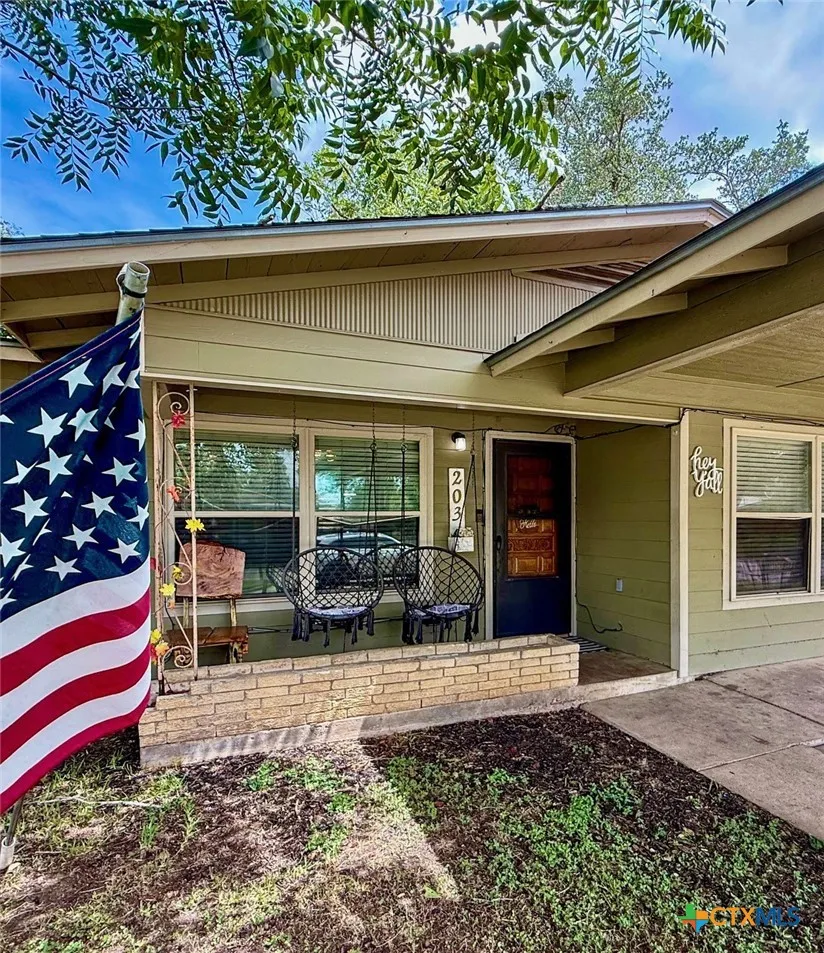 203 W Koether Street Shiner, TX 77984