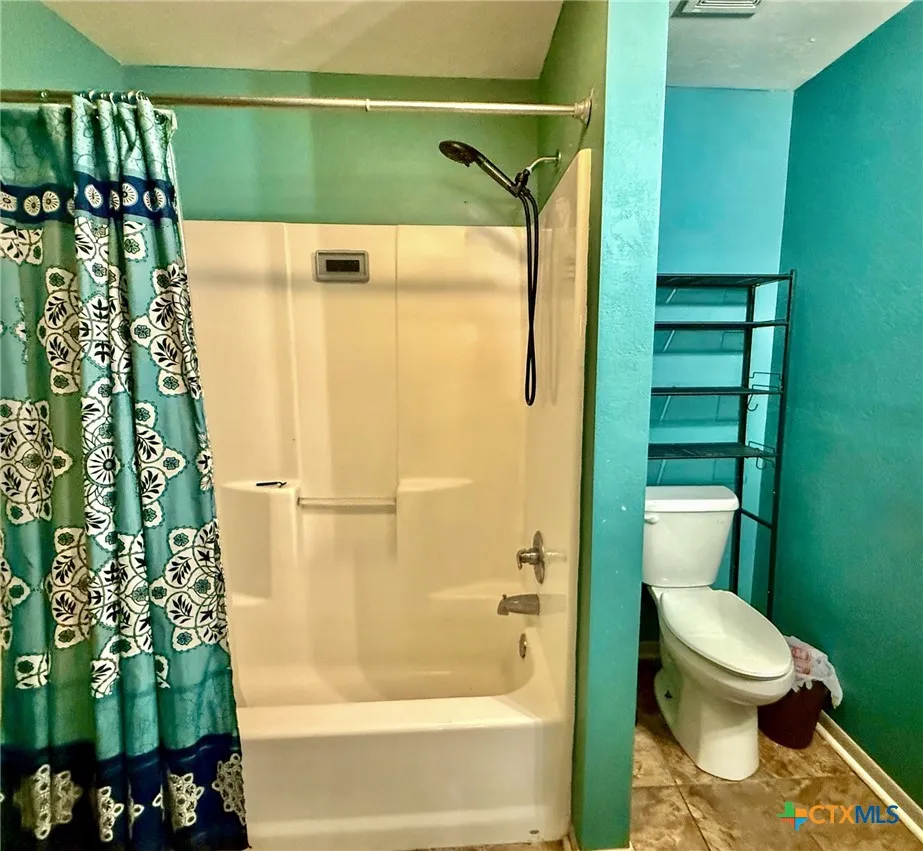 203 W Koether Street Shiner, TX 77984