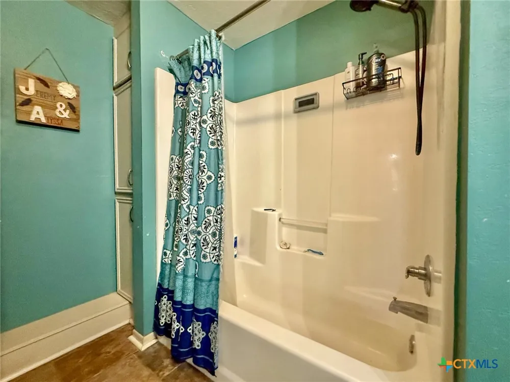 203 W Koether Street Shiner, TX 77984