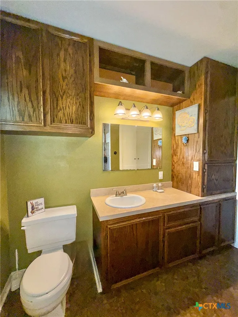 203 W Koether Street Shiner, TX 77984