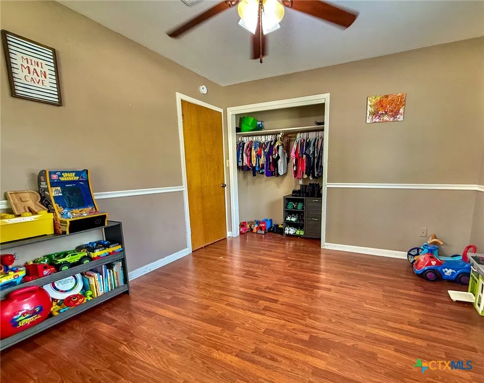 203 W Koether Street Shiner, TX 77984