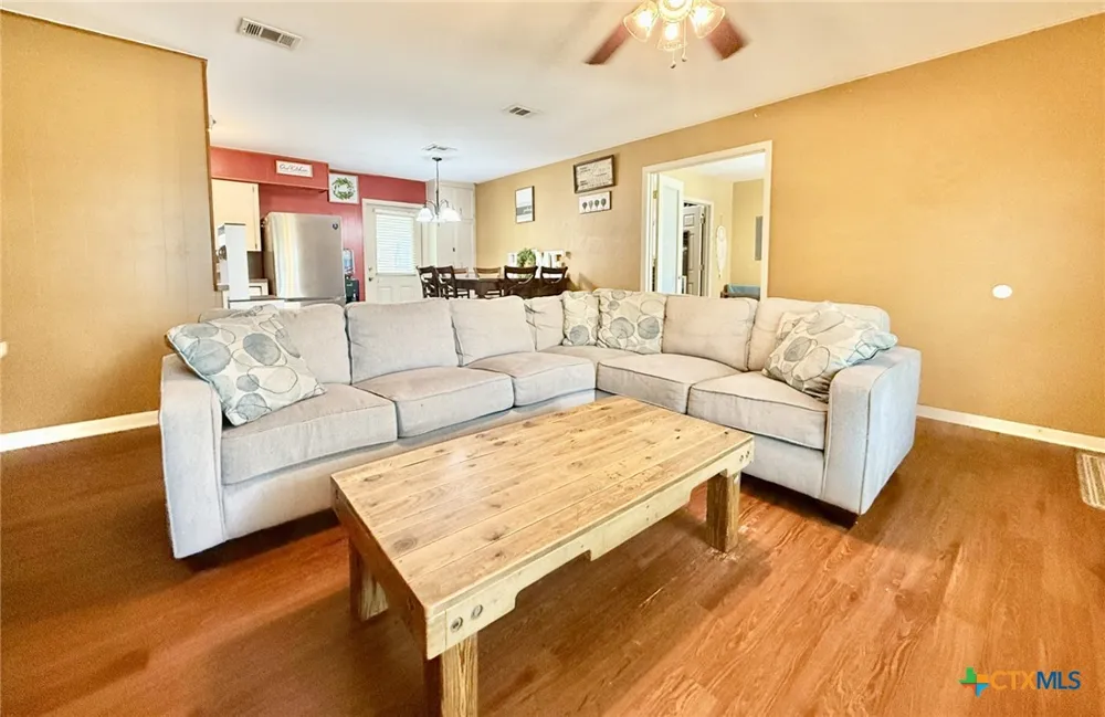 203 W Koether Street Shiner, TX 77984