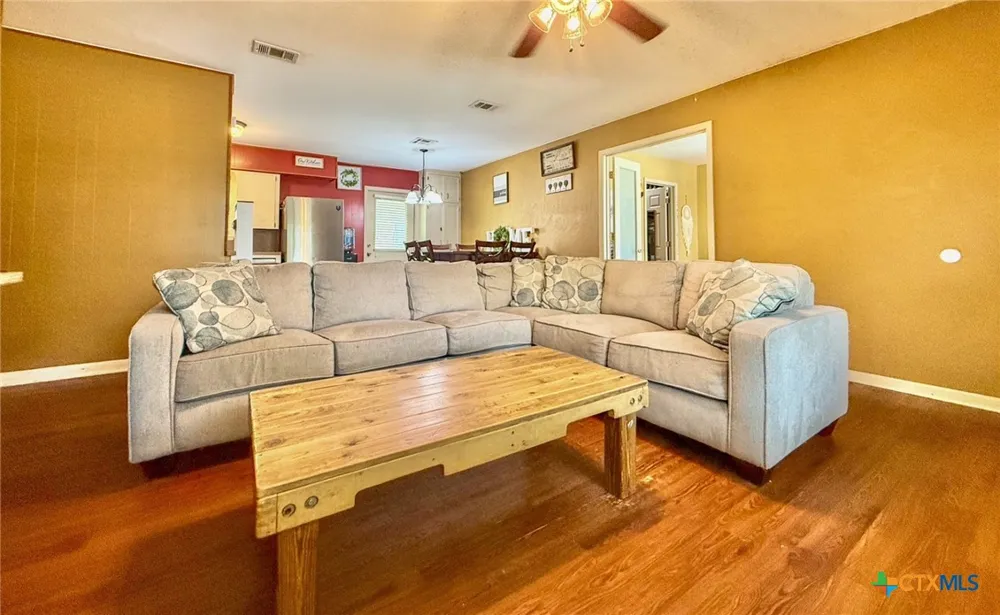 203 W Koether Street Shiner, TX 77984