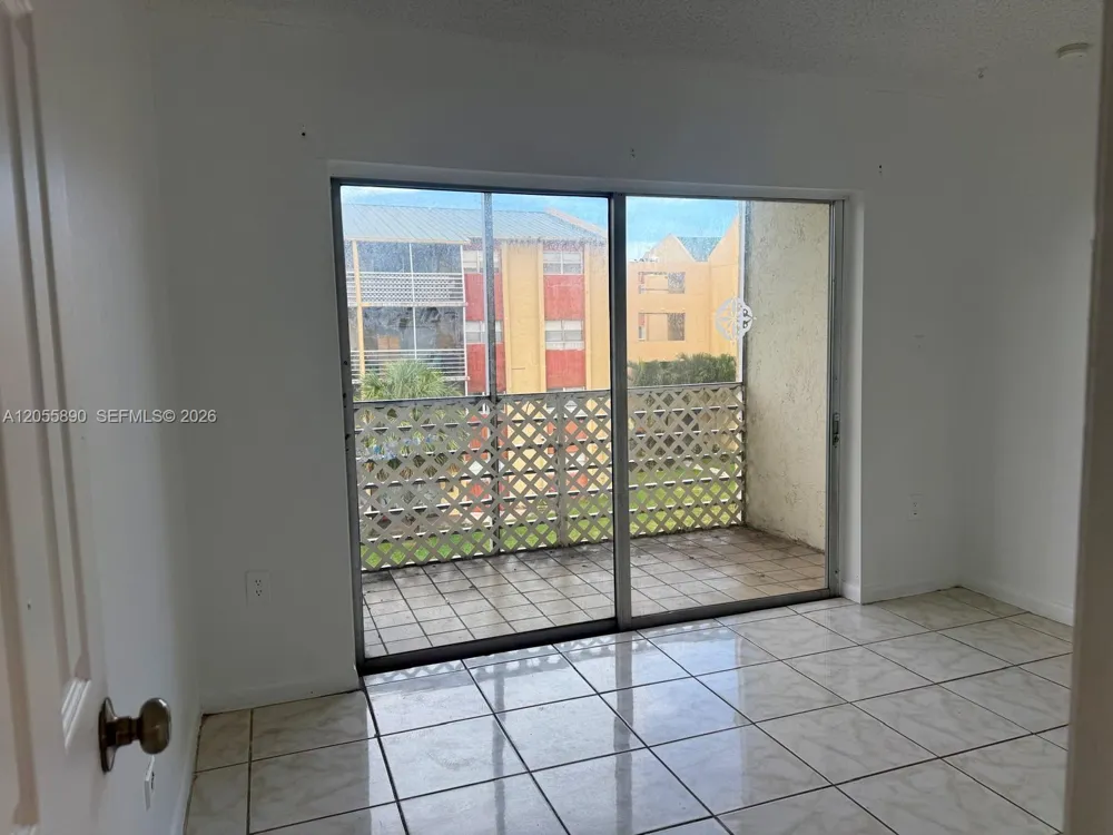 3610 NW 21st St #311 Lauderdale Lakes, FL 33311
