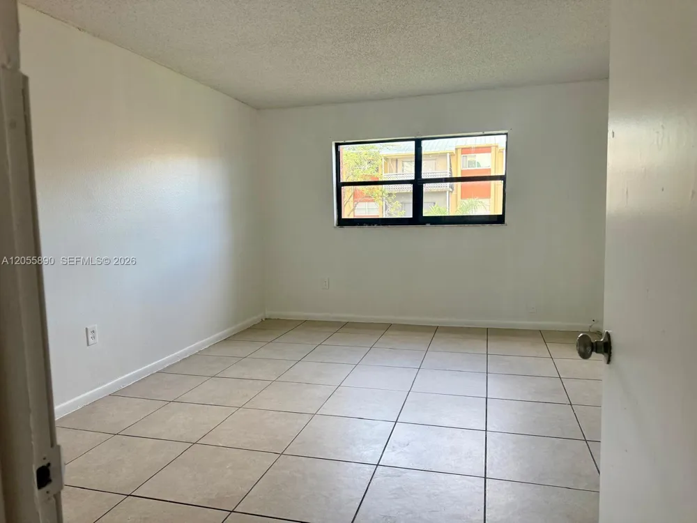 3610 NW 21st St #311 Lauderdale Lakes, FL 33311
