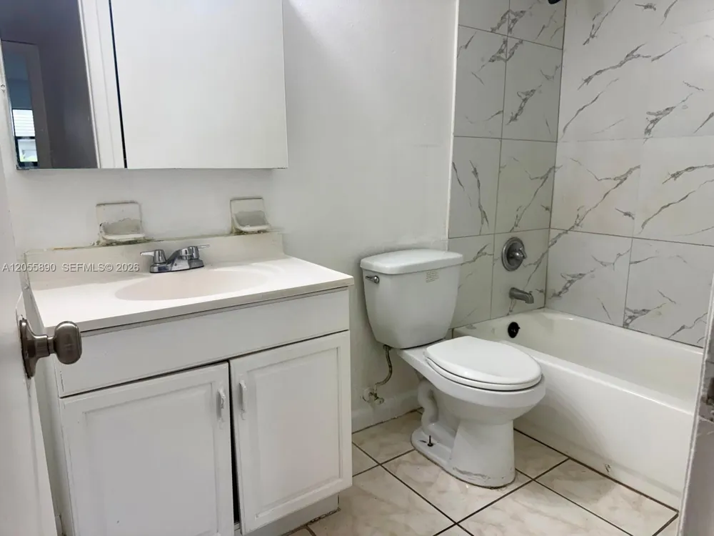 3610 NW 21st St #311 Lauderdale Lakes, FL 33311