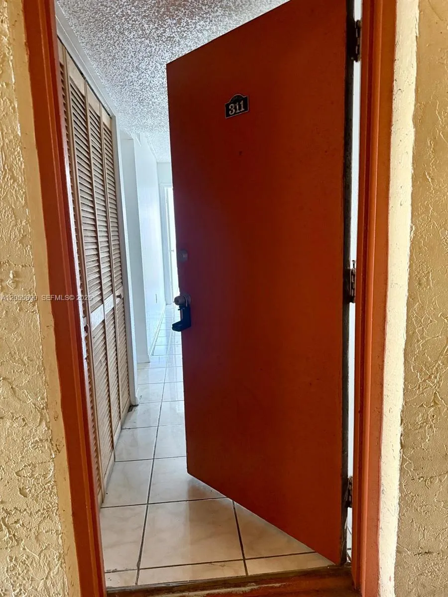 3610 NW 21st St #311 Lauderdale Lakes, FL 33311