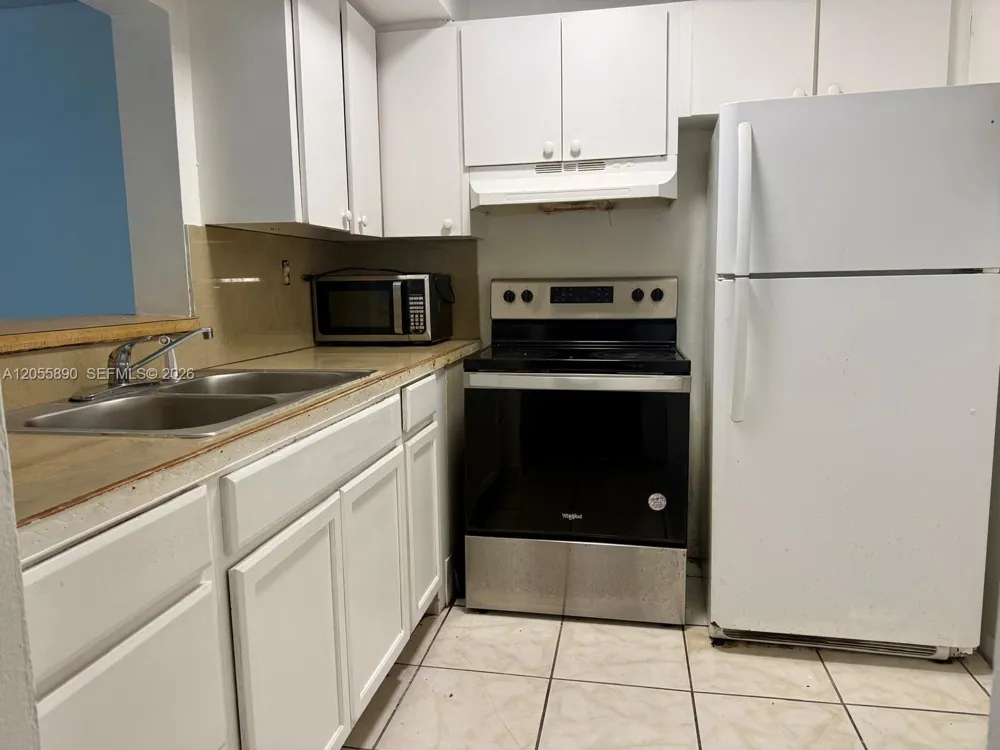 3610 NW 21st St #311 Lauderdale Lakes, FL 33311