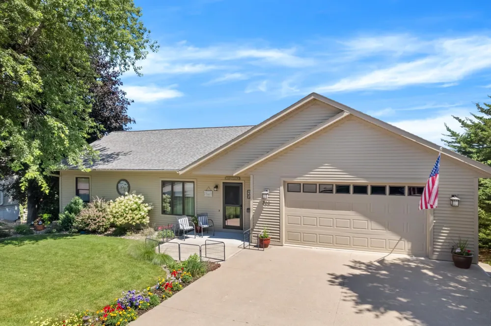 329 2nd Street E Wabasha, MN 55981