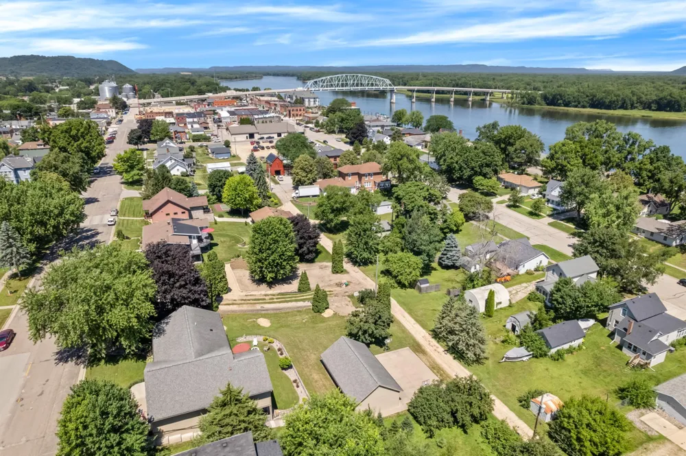 329 2nd Street E Wabasha, MN 55981