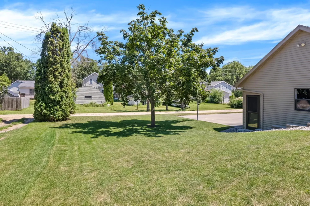 329 2nd Street E Wabasha, MN 55981