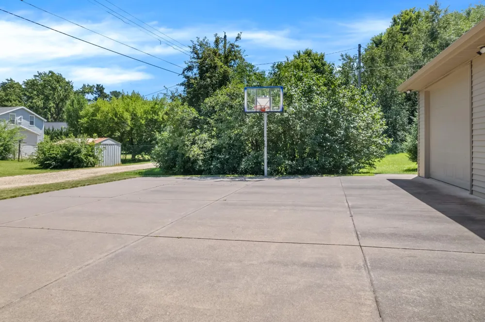 329 2nd Street E Wabasha, MN 55981
