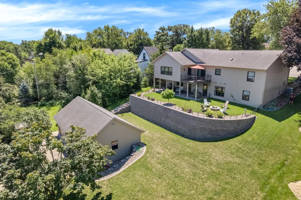 329 2nd Street E Wabasha, MN 55981
