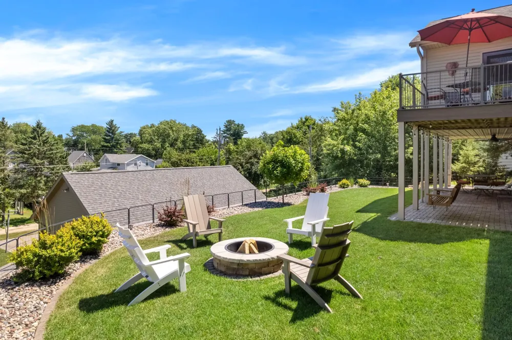 329 2nd Street E Wabasha, MN 55981