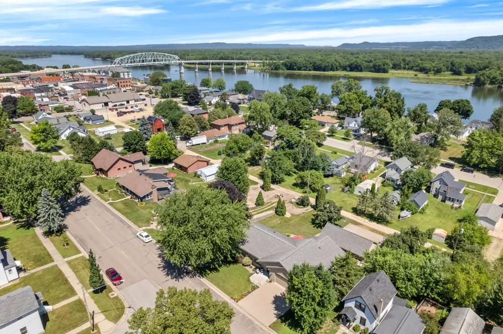 329 2nd Street E Wabasha, MN 55981