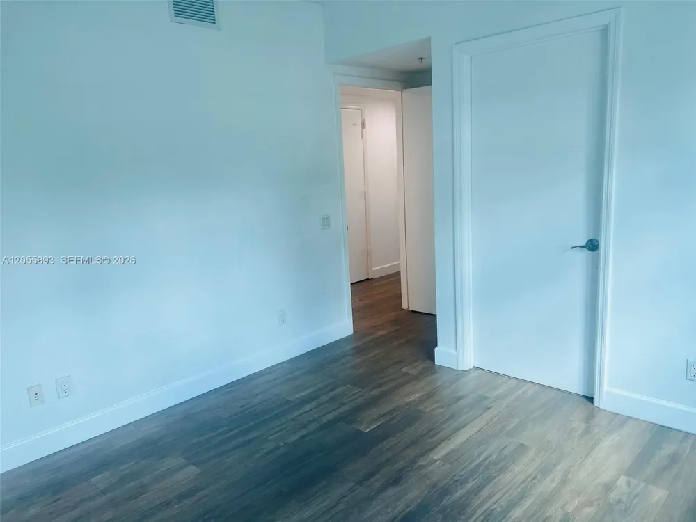 14951 Royal Oaks Ln #409 North Miami, FL 33181