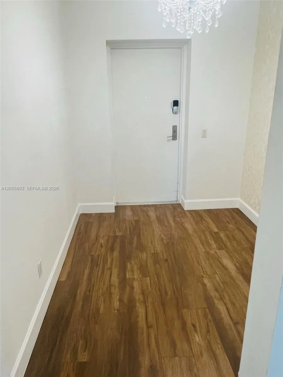 14951 Royal Oaks Ln #409 North Miami, FL 33181