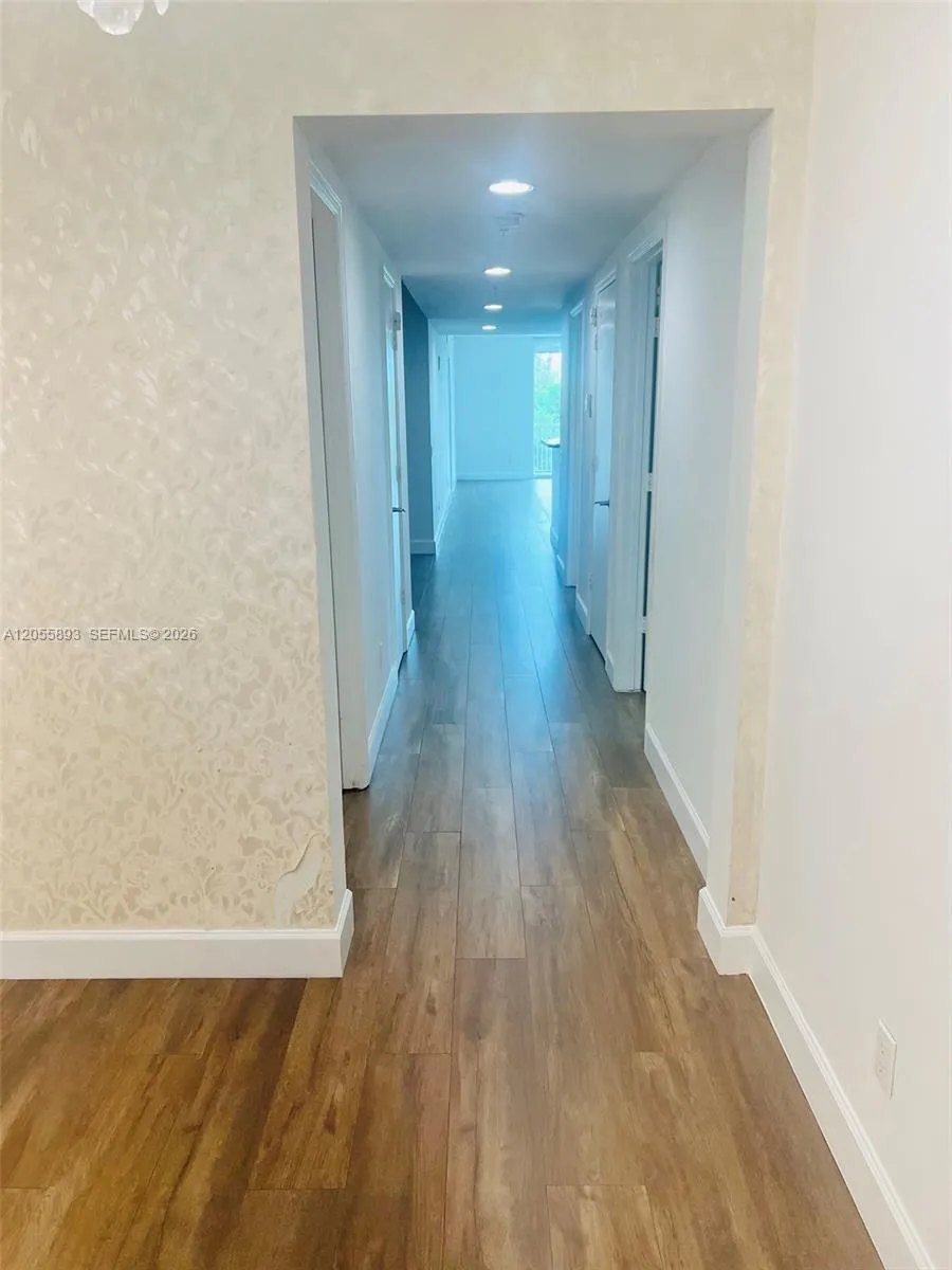 14951 Royal Oaks Ln #409 North Miami, FL 33181