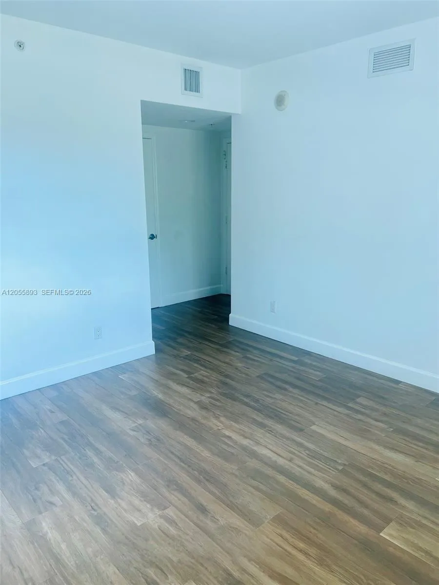 14951 Royal Oaks Ln #409 North Miami, FL 33181